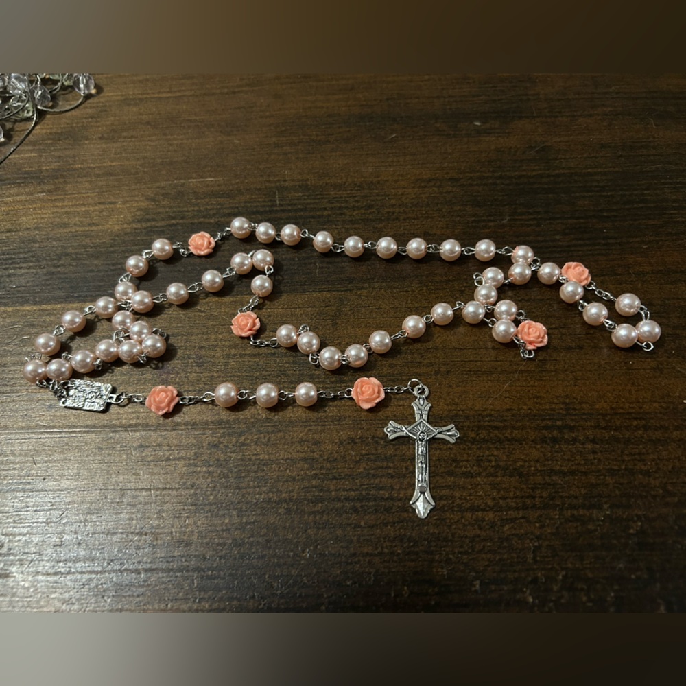 Elegant Pink Pearl Necklace
